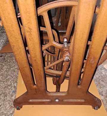 Máquina de costura antiga – SINGER