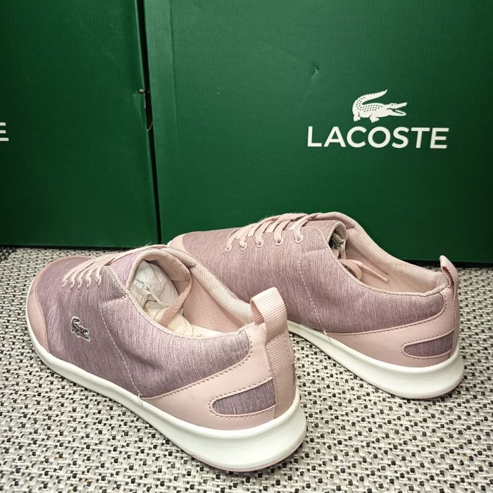 Стильні жіночі кросівки Lacoste Avenir