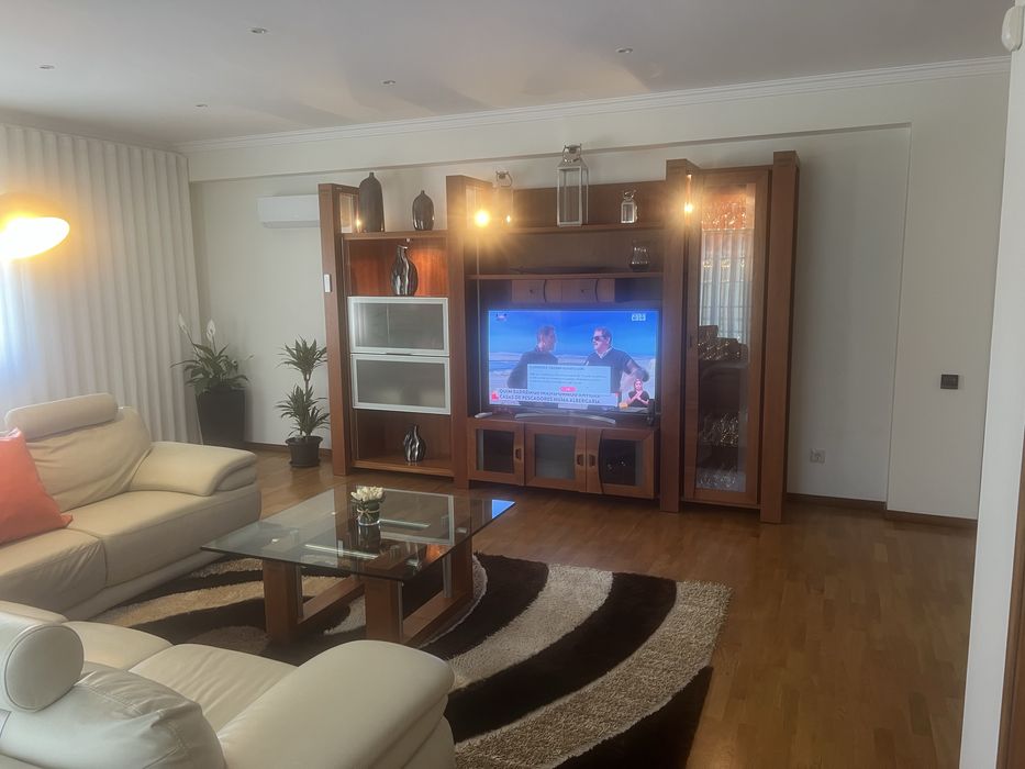 Alugo vivenda T4  com 370 metros