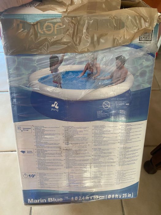 Piscina insuflável+ cobertura