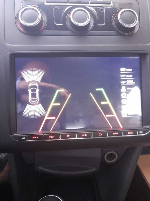 VW Caddy 1.6 TDI adaptada para transporte de pessoas com mobilidade reduzida