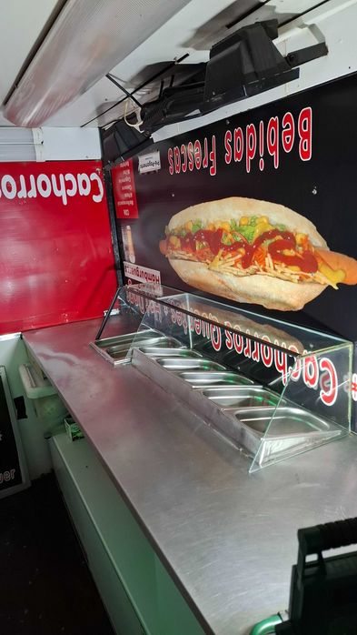 Food Truck de cachorros e hamburgers