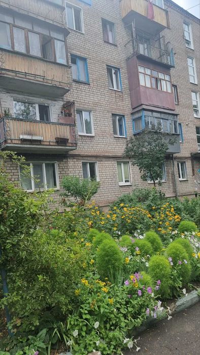 Продам 3 кімнатну квартиру по Героїв  правого сектору  ( югок)