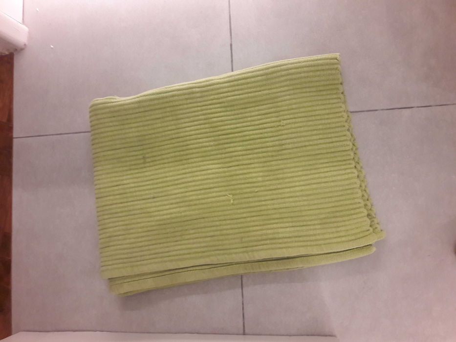 Tapete verde alface de algodão