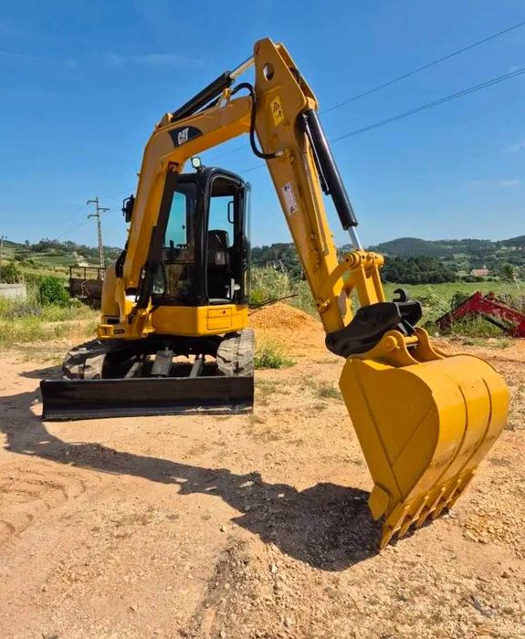 Mini escavadora Caterpillar 4 Ton.