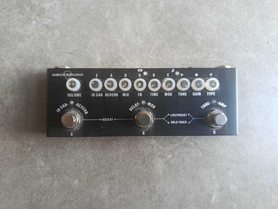 Efekt procesor gitarowy Rocksound Cube Baby.