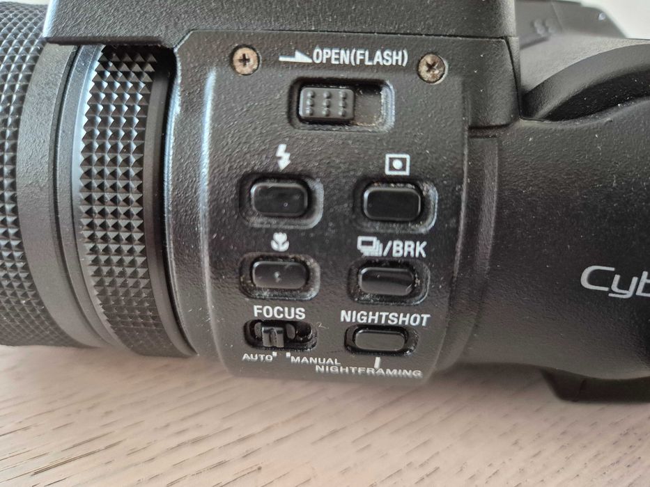 Aparat cyfrowy retro z Nightshot Night Shot noktowizor Sony DSC-F828