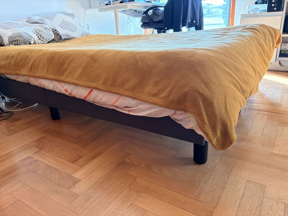 Cama de casal como nova