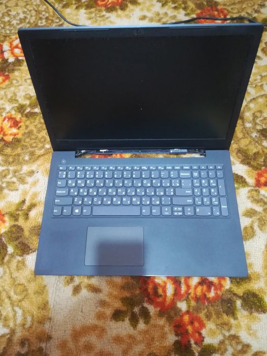 Lenovo V130-15IKB  Целый экран I3 7020u ddr4 4gb
