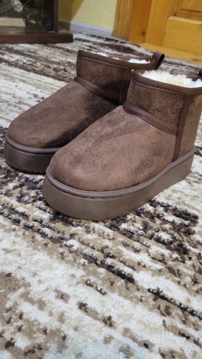 Жіночі зимові угги