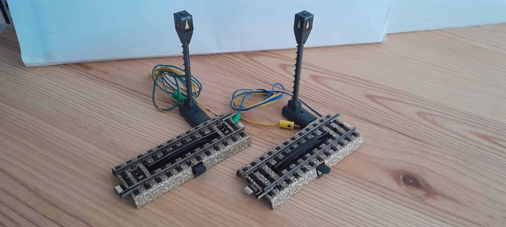 Lote de 2 vias de desengatajem com sinais luminosos Marklin 5112+5113