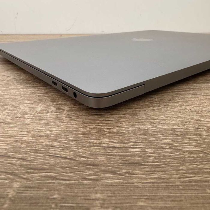 MacBook Pro 16" i9 / 64Gb DDR4 / SSD 1000Gb / Radeon 8Gb (код: M0893)