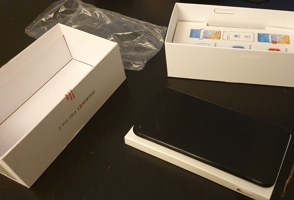 Unused and new Huawei P40 lite E. 100€