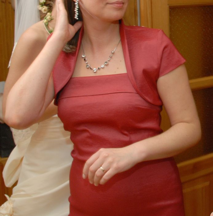 Bialcon malinowa sukienka połysk wesele r.38 plus bolerko