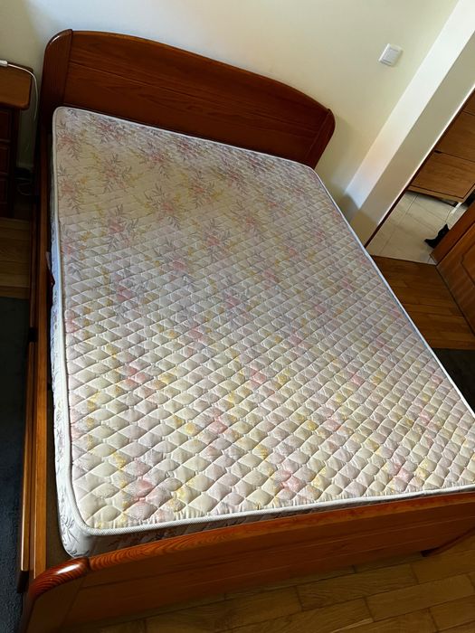 Cama 190x140cm com colchão de molas ortopédico