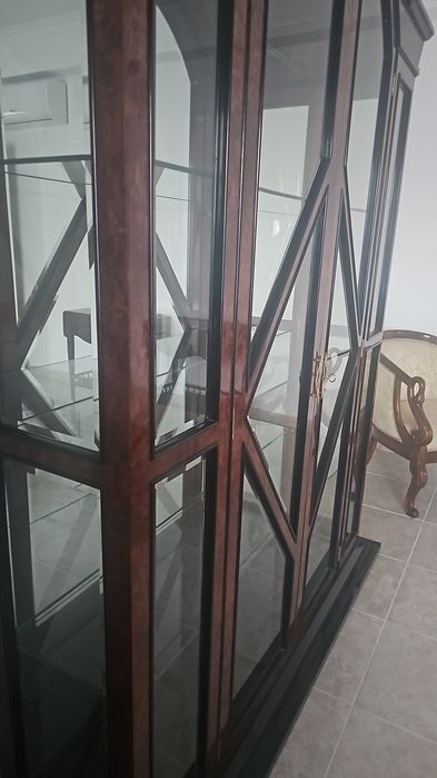 Móvel vitrine mogno