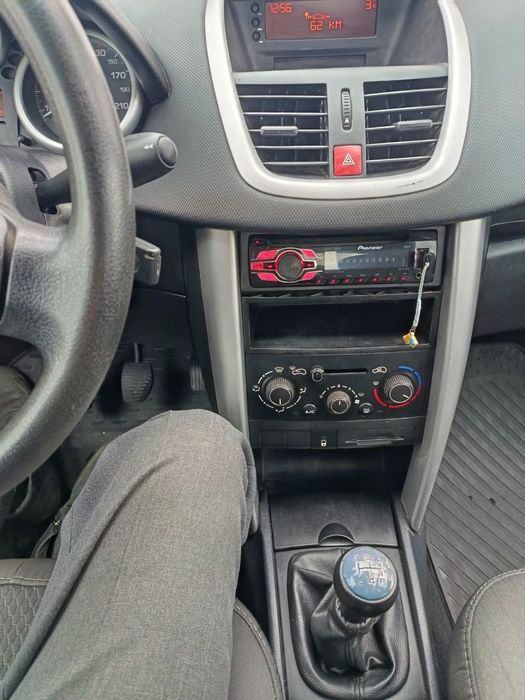 Автомобіль Peugeot 207 2012 рік