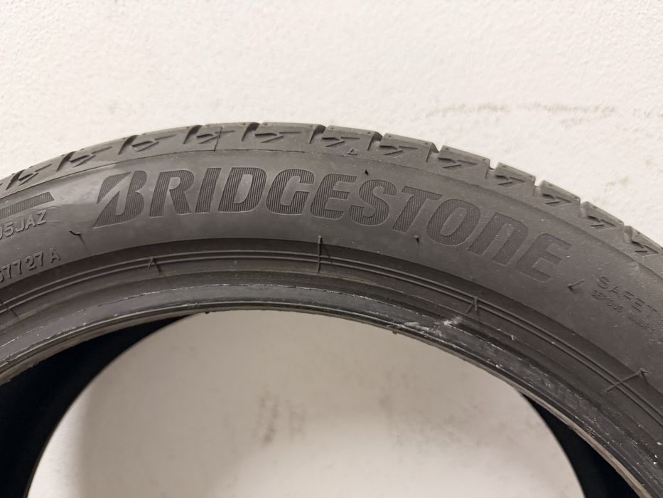 2 Pneus Bridgestone 205/45 R17 84V