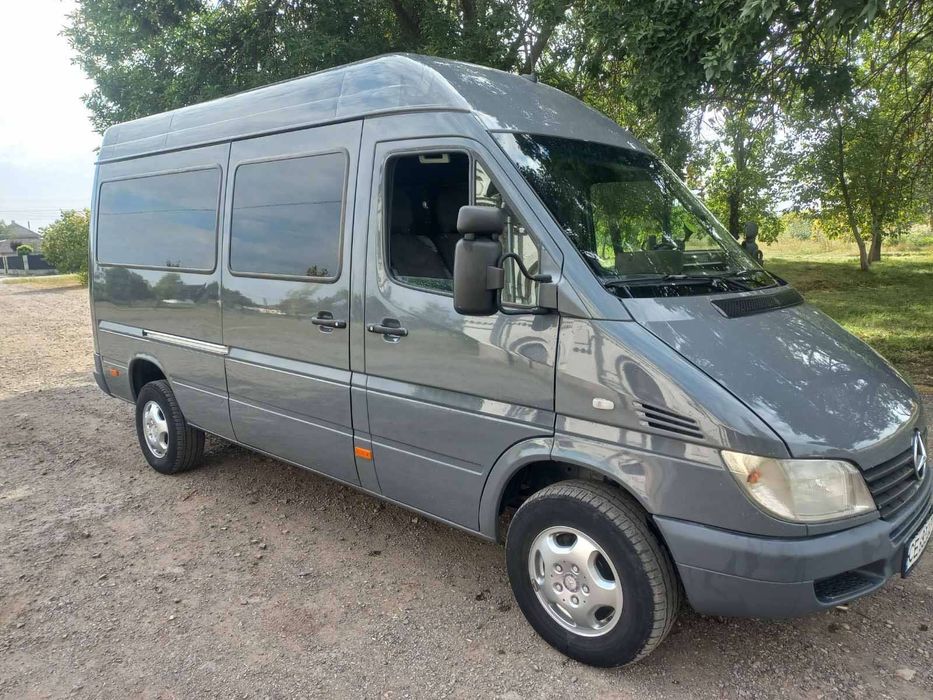 Мерседес Спрінтер середня база 2,7 рік 2004