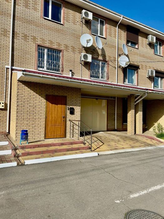 Оренда таунхауса в Нагірній частині міста