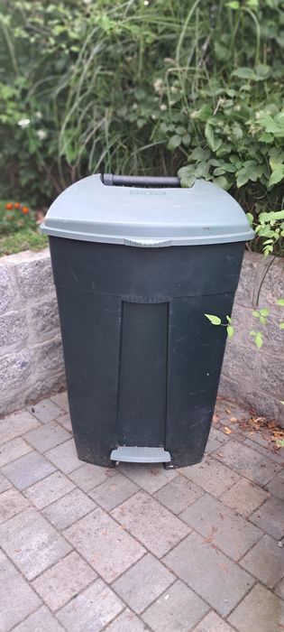 Kosz na śmieci 120 l curver