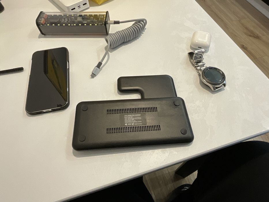 Бездротовий зарядний пристрій док станція 4 in 1 wireless