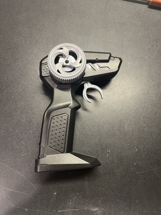 Машинка на радио управление