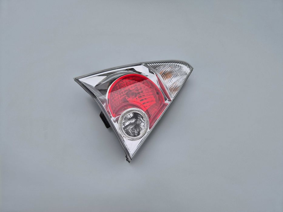 Lewa Tylna Tył Lampa Reflektor Daihatsu YRV Kompletna Europa Oryginał