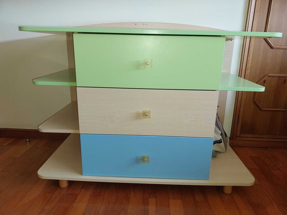 Quarto Infantil Completo Micuna – Cama Evolutiva + Roupeiro + Cómoda + Mesinhas