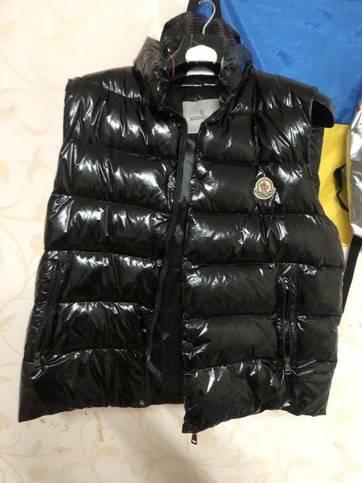 Продам желетку monclear