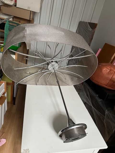 Recheio de casa muito bem conservado e em bom estado