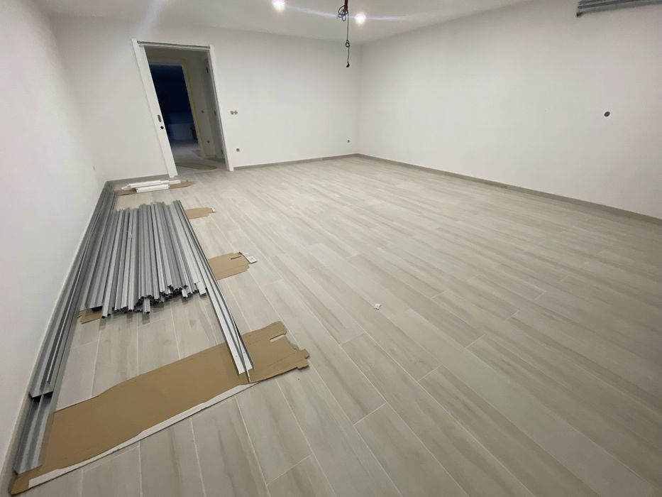 Perfis e calhas de roupeiros