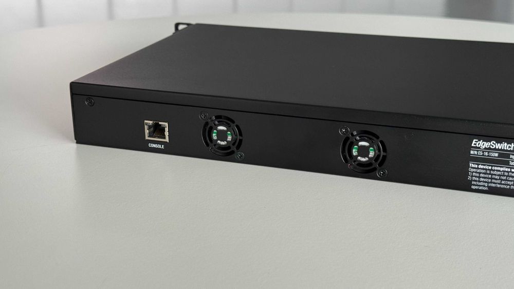 Switch Ubiquiti (ES-16-150W) - 16 portas Gigabit