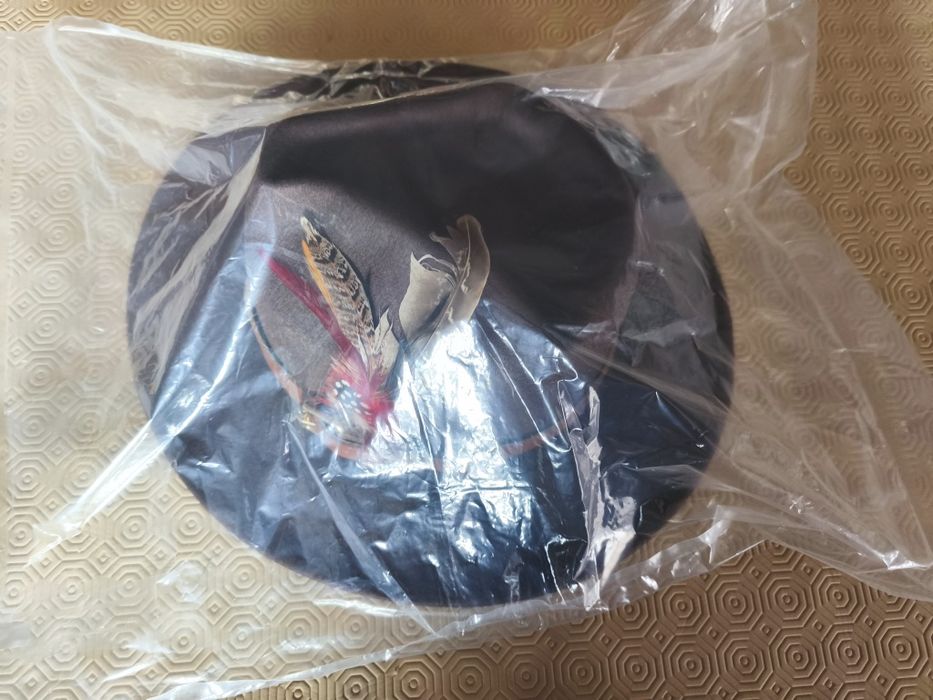 Chapéu pena e fivela tamanho 57