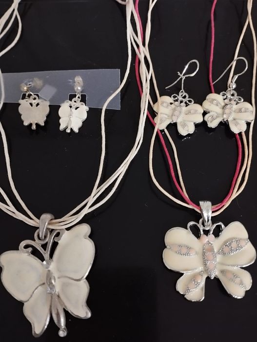 Lote de 10 Fios lindos com pendentes de borboleta com brincos