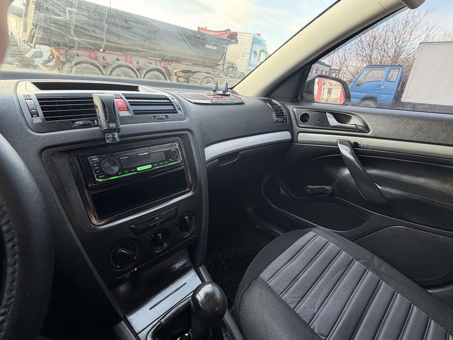 Skoda Octavia A-5 ( 1.6 MPI )