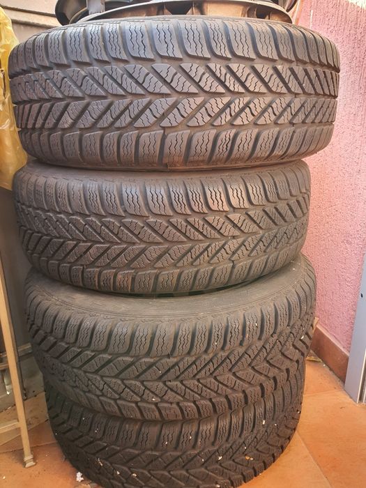 Toyota Opony zimowe felgi stalowe 195 60 R15