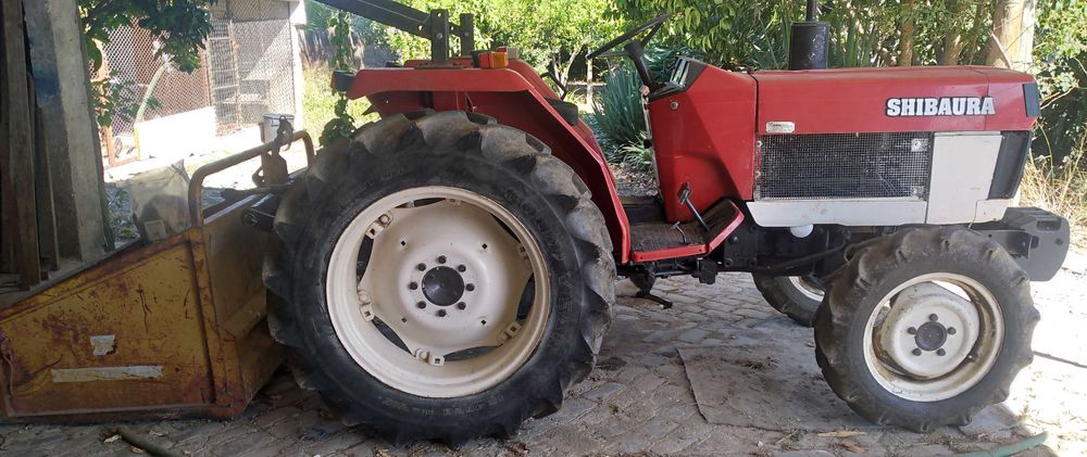 Trator shibaura S435 de  40 cavalos