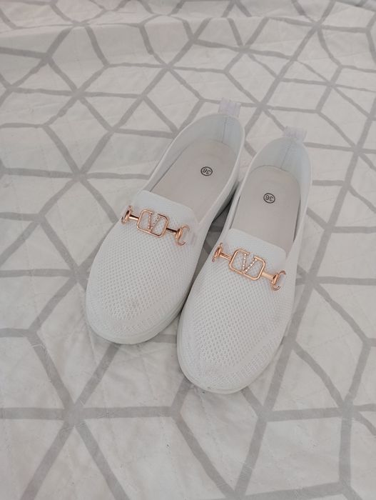 Sapatos brancos femininos