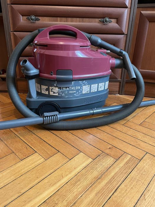 Пылесос Philips Triathlon 1400