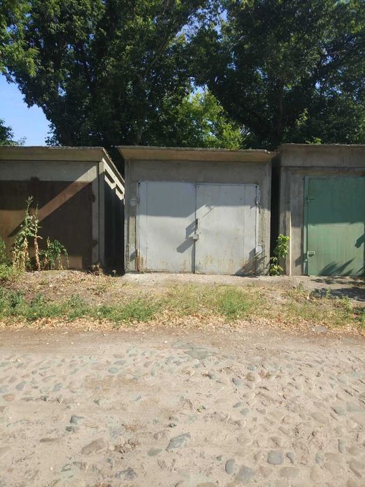 Гараж ул. Нагорная 3,  3000