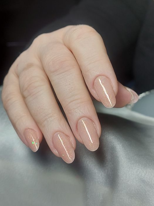 Маникюр и педикюр