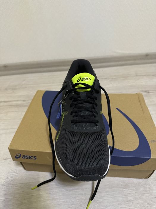 Чоловічі кросівки asics