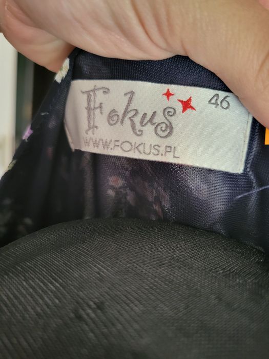 Granatowa piękna sukienka 46 w kwiatki