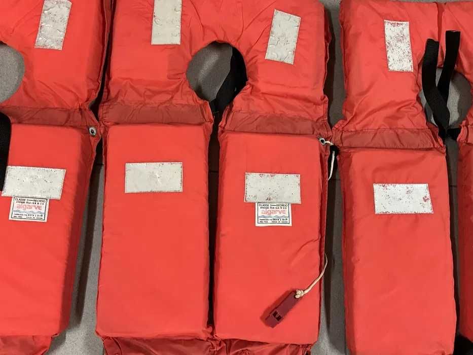 Conjunto 4 coletes Salva-Vidas para a utilização em embarcações.
