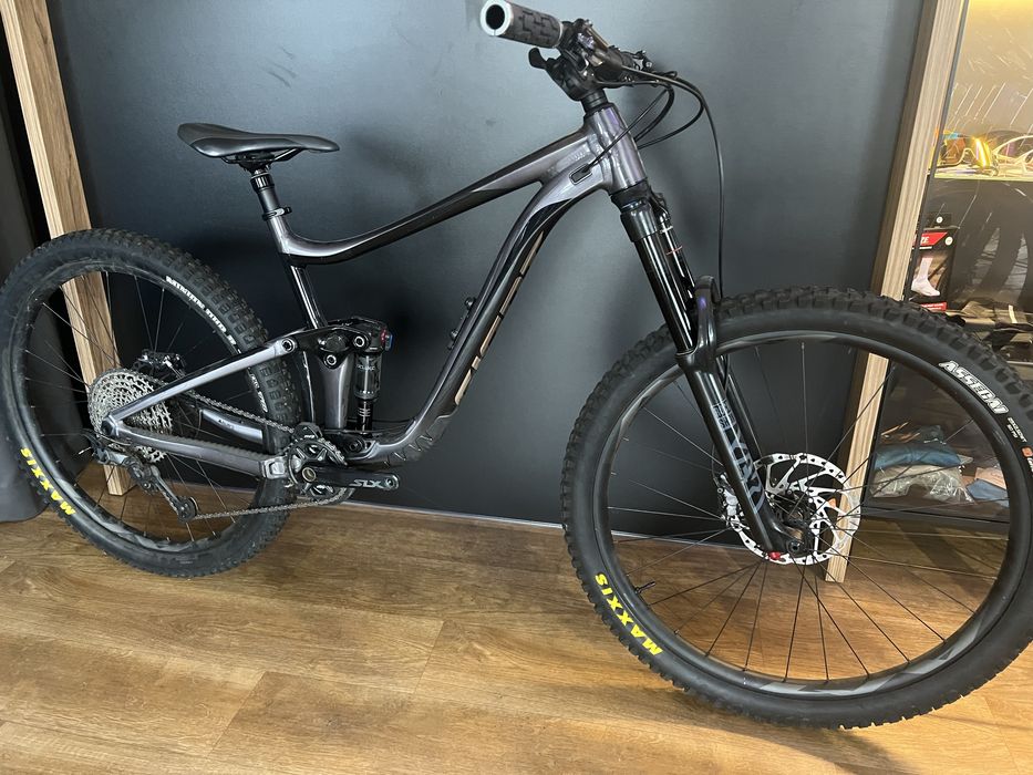 Rower enduro Giant reign downhill