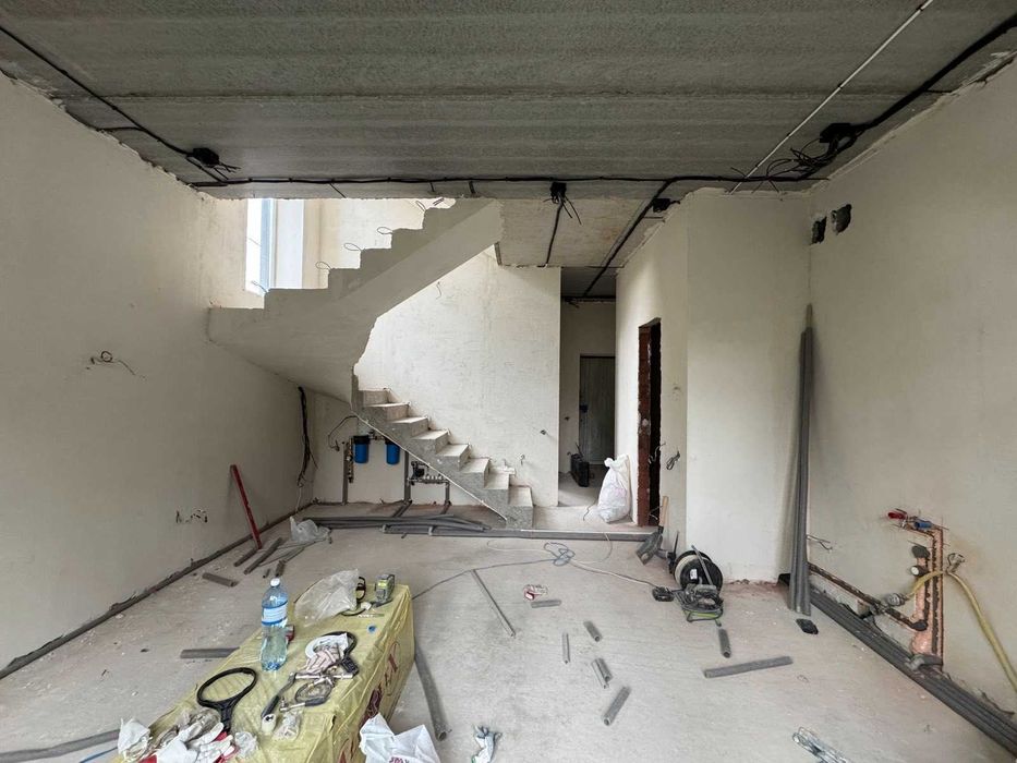 Таунхаус р-н Центрального Парку з початковим ремонтом. Газ.