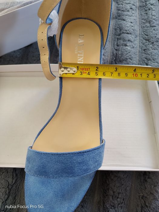 Продам босоніжки