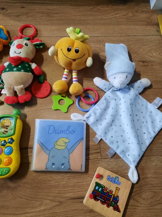 zestaw zabawek dla niemowlaka