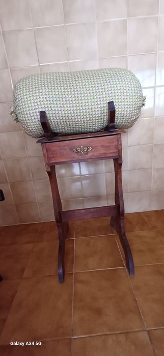 Renda Bilros almofada e suporte madeira